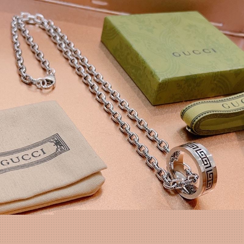G*u*i necklaces